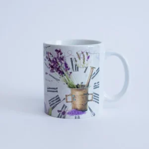 Cană „Pentru Bunica” cu mesaj și design floral din ceramică, decor elegant și cadou ideal pentru sărbători.